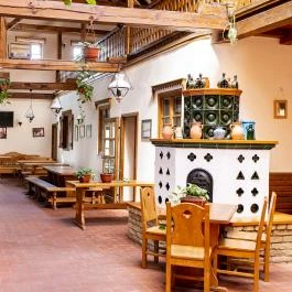 Gastland M1 Hotel Páty - Vendéglátás