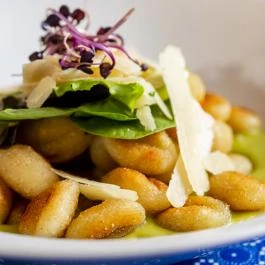 Gastland M1 Hotel Páty - Vendéglátás