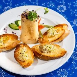 Gastland M1 Hotel Páty - Vendéglátás