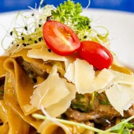 Gastland M1 Hotel Páty - Vendéglátás