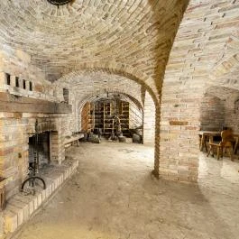 Gastland M1 Hotel Páty - Vendéglátás