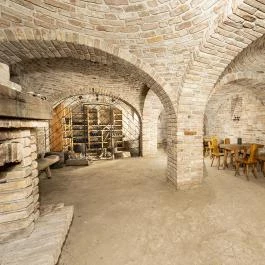 Gastland M1 Hotel Páty - Vendéglátás