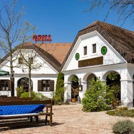 Gastland M1 Hotel Páty - Külső kép