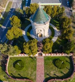 10. legjobb látnivaló: Zsolnay Mauzóleum