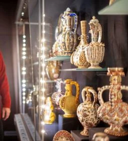 Gyugyi László Zsolnay gyűjteménye