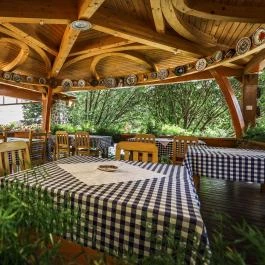 Bagolyvár Panzió Pécs - Medence/kert