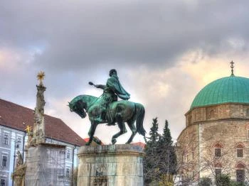 Hunyadi-szobor Pécs