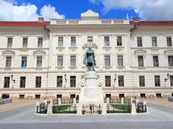 Kossuth Lajos szobra Pécs