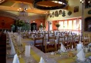 Fehér Akác Vendéglő Pér