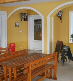 Tégláskert Vendéglő