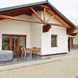 Haleszi Apartman Péteri - Medence/kert