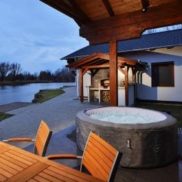 Haleszi Apartman Péteri - Külső kép