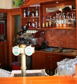 Arany Kakas Fogadó étterme