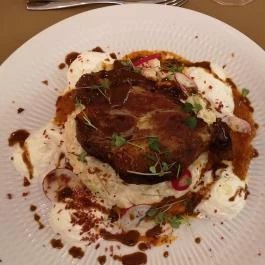 Erla Villa, Eger - Vendéglátás