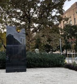 56 hőseinek emlékműve