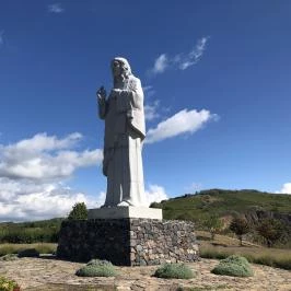 Áldó Krisztus szobor Tarcal - Külső kép