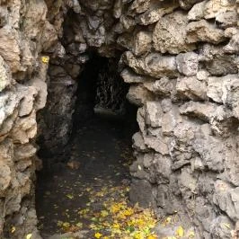 Angolkert, Tata - Egyéb