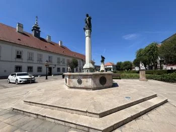 Barátság kútja Vác