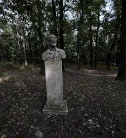 Hédl András-mellszobor