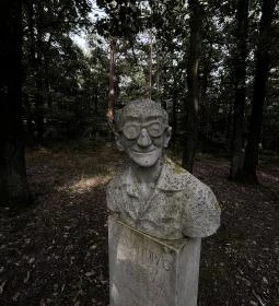 Hédl András-mellszobor