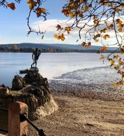 Keresztelő Szent János szobra