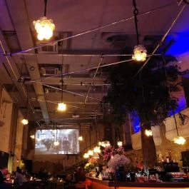 Kiosk Budapest, Budapest - Belső