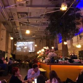 Kiosk Budapest, Budapest - Belső