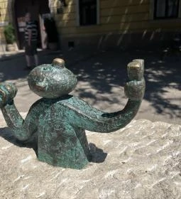 Kolodko: Csúzli miniszobor