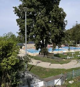 Lővér uszoda és Lővér fürdő (strand)