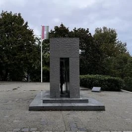 Mansfeld Péter szobra, Budapest - Egyéb