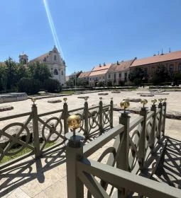 Szent Mihály Altemplom Kiállítóhely - régészeti kiállítás