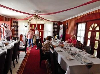 Aranyhordó Panzió, Étterem és Pizzéria Pere