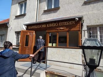 Kastélydomb Kávézó és Étterem Várpalota