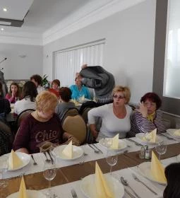  Kastélydomb Kávézó és Étterem