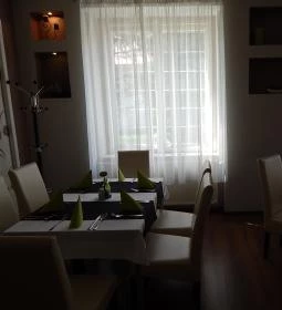  Kastélydomb Kávézó és Étterem