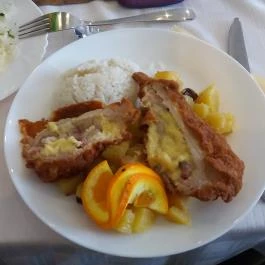  Kastélydomb Kávézó és Étterem Várpalota - Étel/ital