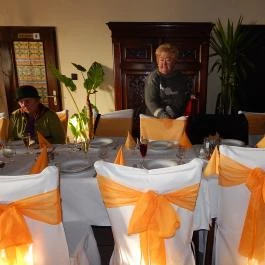 Két Fenyő Étterem Taksony - Belső