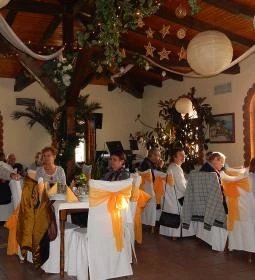 Két Fenyő Étterem 