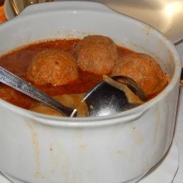 Két Fenyő Étterem Taksony - Étel/ital