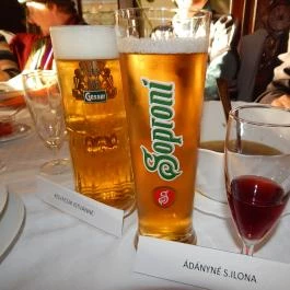 Két Fenyő Étterem Taksony - Étel/ital