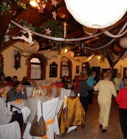 Két Fenyő Étterem 