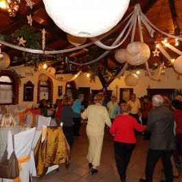 Két Fenyő Étterem Taksony - Belső