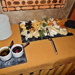 Mesés Shiraz Hotel Egerszalók - Vendéglátás