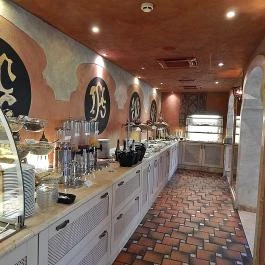 Mesés Shiraz Hotel Egerszalók - Vendéglátás