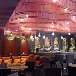 Mesés Shiraz Hotel Egerszalók - Belső