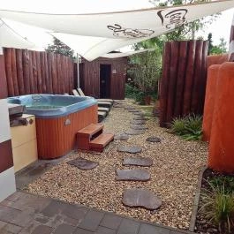 Mesés Shiraz Hotel Egerszalók - Medence/kert