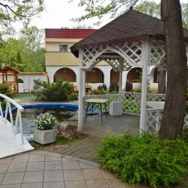 Veranda Étterem és Kávézó Tata - Külső kép