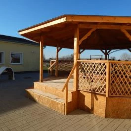 X-games Hotel, Sport és Rendezvényközpont Tiszaug - Medence/kert