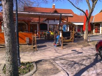 Nelson Söröző & Grillterasz Cserkeszőlő