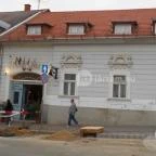 Várkapu Panzió Eger - Külső kép